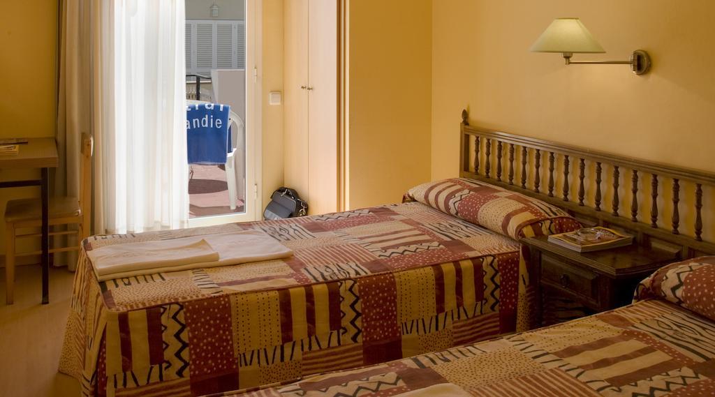 Hotel Central Normandie シッチェス 部屋 写真